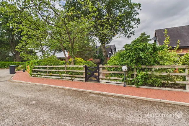 Brocksford Court, Doveridge, photo 2
