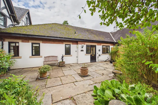Brocksford Court, Doveridge, photo 1