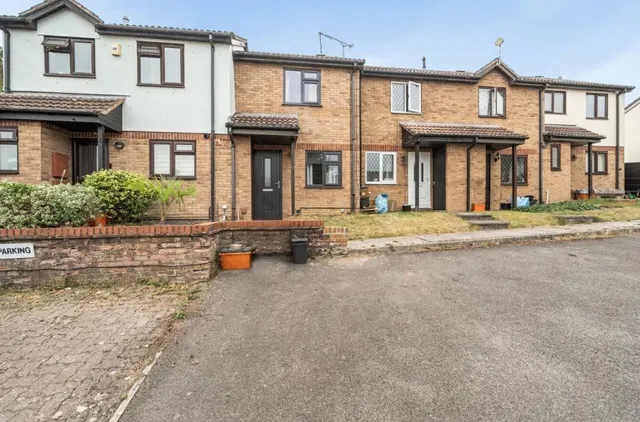 Lichen Close, Swindon, SN2, photo 1