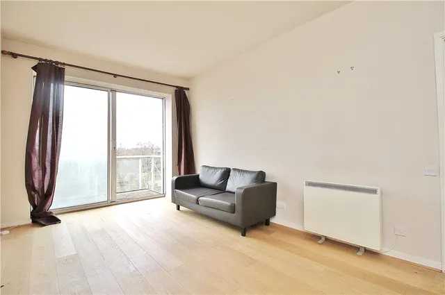 Kew Bridge Road, Brentford, TW8, photo 2