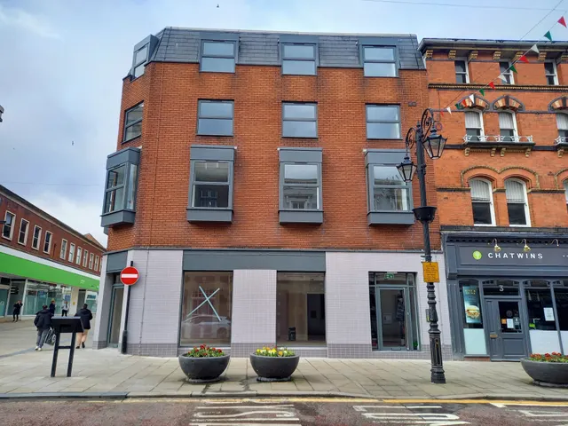 High Street, LL13, photo 1