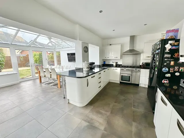 Dettingen Crescent, Deepcut, photo 2