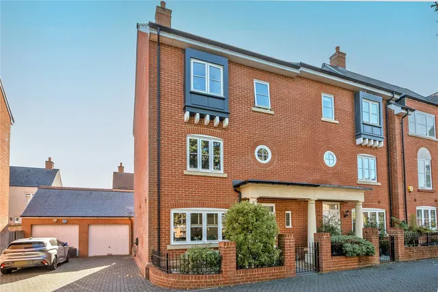 Inkerman Lane, Wellesley, GU11, photo 1