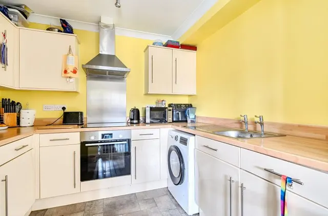 Chatham Close, Salisbury, SP1, photo 3