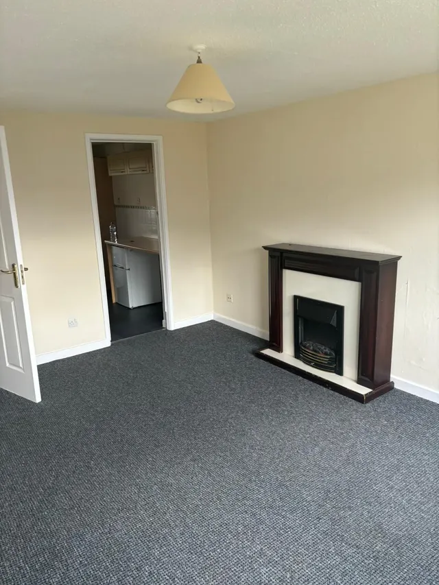 Photo 3 — Hartlaw Crescent, Hillington, Glasgow, G52