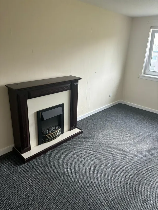 Photo 2 — Hartlaw Crescent, Hillington, Glasgow, G52