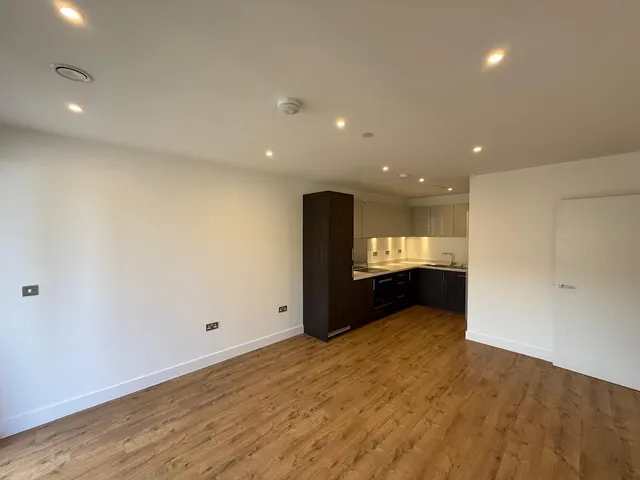 2 bedroom flat — Alpini Road, LONDON