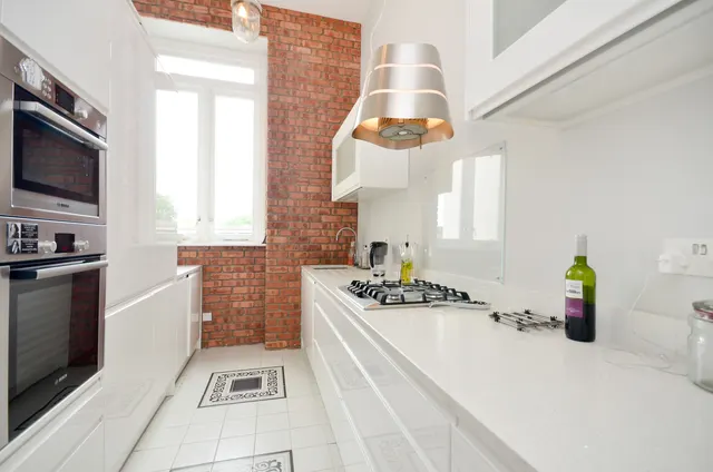 Photo 3 — Flat C, 216 Gloucester Terrace, London