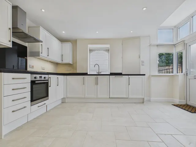 Photo 2 — Cheltenham Mount, Harrogate, HG1