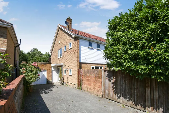 Photo 2 — Coombe Lane West, Kingston