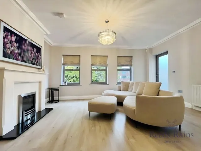 Kensington Gardens, Lynton Lane, SK9, photo 2