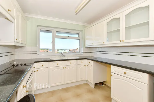 Howard Road, Shanklin, PO37, photo 3