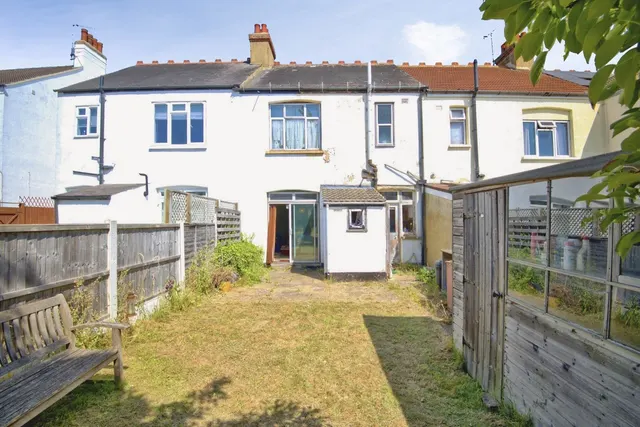 Photo 3 — Sandringham Road, Southend-on-Sea, Essex, SS1