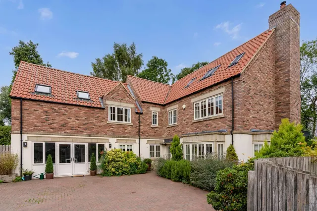 Dovecote Close, Snitterby, Gainsborough, Lincolnshire, DN21 4AT, photo 1