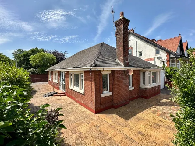 Arnold Avenue, Blackpool, photo 1