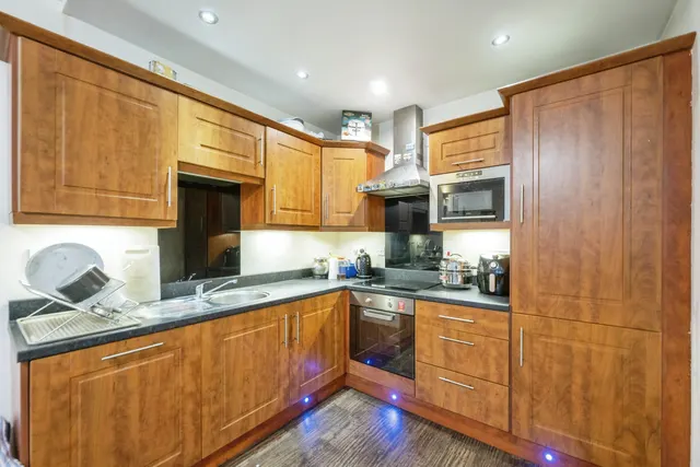 Photo 3 — Thorne Road, Doncaster, South Yorkshire, DN1
