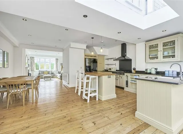 Photo 2 — Briarwood Road, Clapham, SW4