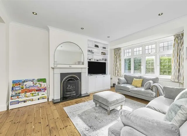 Photo 3 — Briarwood Road, Clapham, SW4