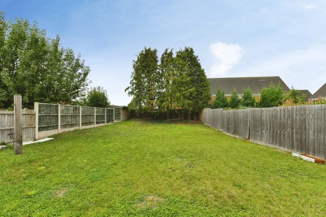 Waverley Gardens, Melksham, SN12, photo 2