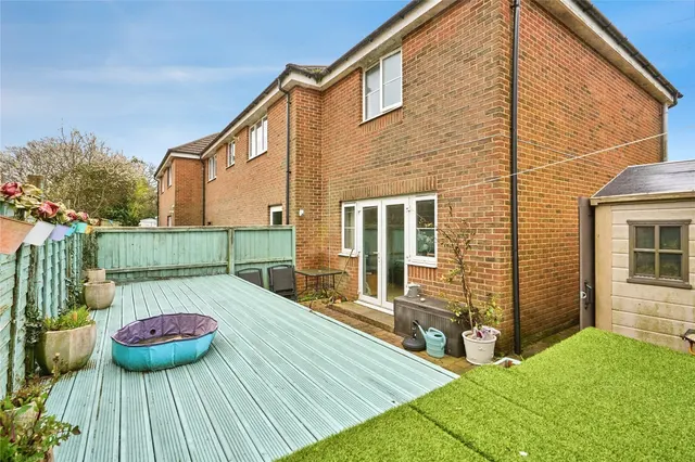 Prior Crescent, Newport, PO30, photo 2