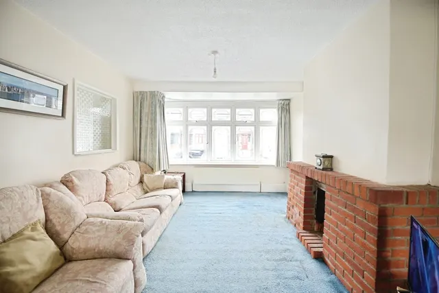 Photo 3 — Eaton Drive, Romford, RM5