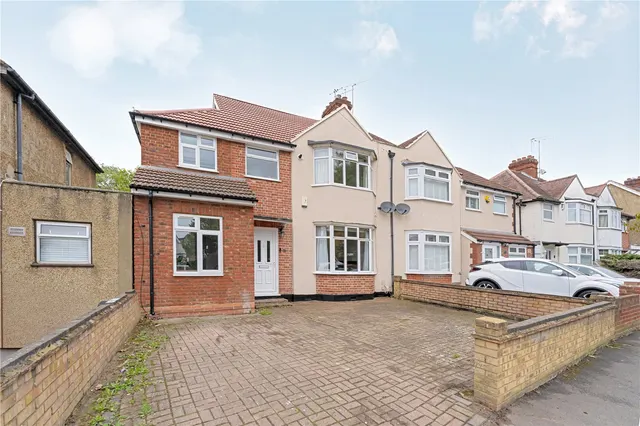 Argyle Avenue, Hounslow, TW3 2LL, photo 1
