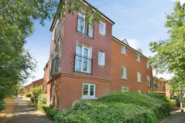 Grenadier Way, Ashford, TN23, photo 1