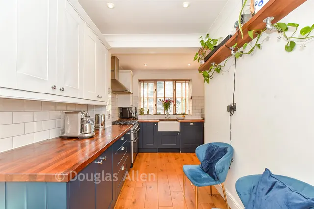 Main Road, Gidea Park, RM1, photo 3