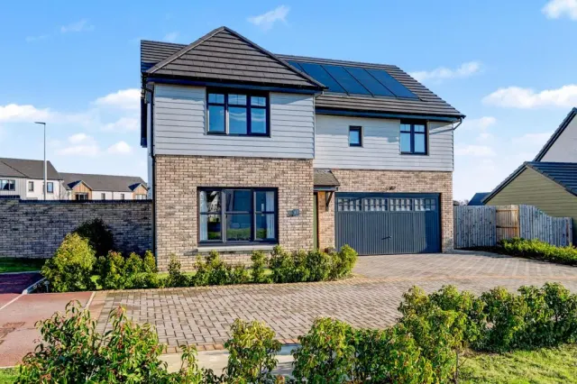 Baillie Crescent, Alford, AB33, photo 1