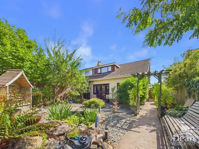 Strathmore Gardens, Sling, GL16, photo 1