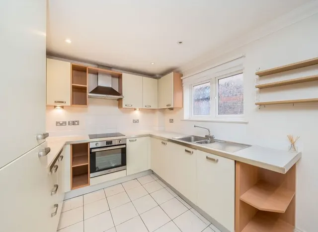 Photo 3 — The Retreat, Surbiton, KT5