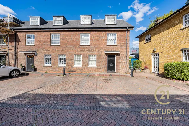 Harlington Road, UB8, photo 1