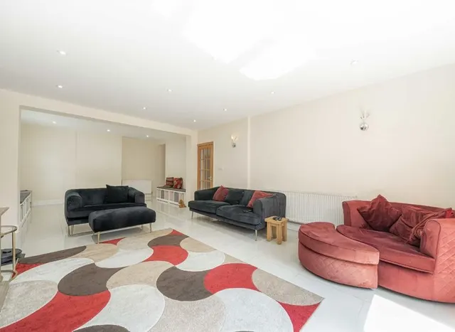 Photo 2 — Twickenham Road, Hanworth, TW13