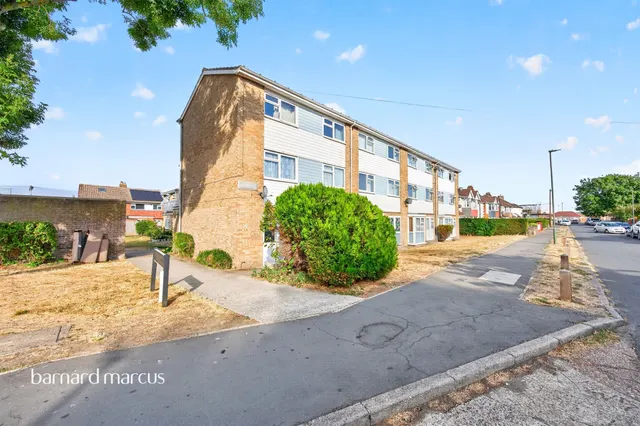 Gatley Avenue, Epsom, photo 1