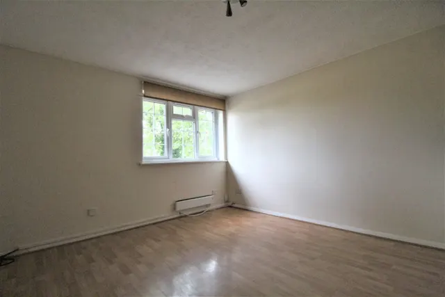 Staines Road, Feltham, photo 2