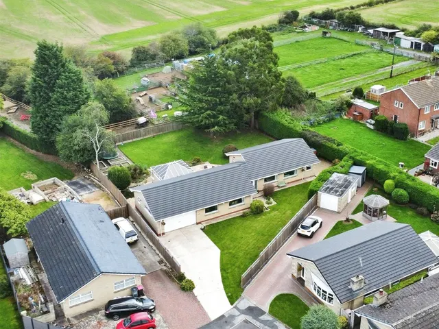 Photo 2 — Lingodell Close, Laughton, Sheffield
