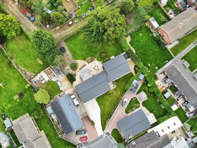 Photo 3 — Lingodell Close, Laughton, Sheffield