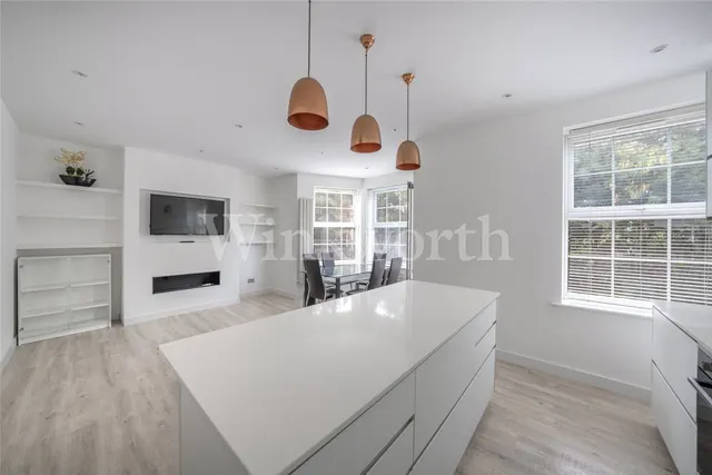 Hendon Way, London, NW2, photo 1