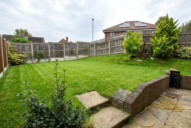 Dudley Gardens, RM3, photo 1