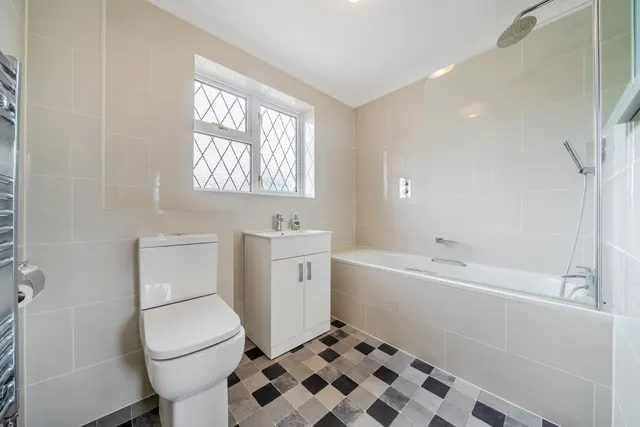 Photo 3 — Westerham Drive, DA15