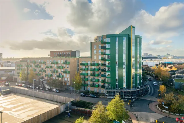 Central Way, London, NW10, photo 1