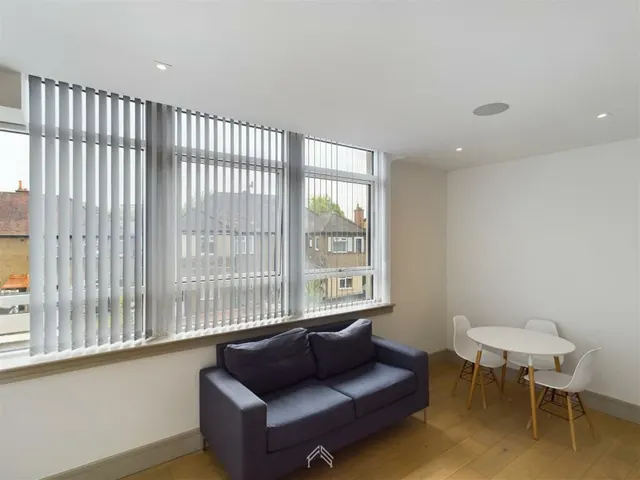 Imperial Drive, London, HA2, photo 1