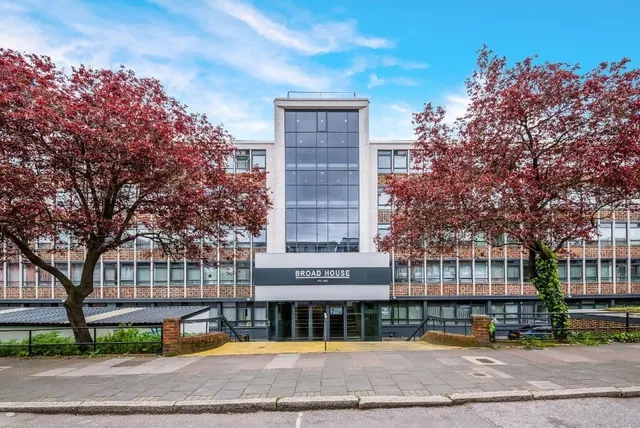 Imperial Drive, London, HA2, photo 2
