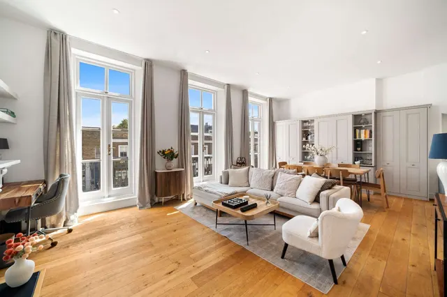 St. John's Hill, London, SW11 1SL, photo 1
