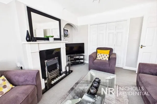 Rhodrons Avenue, Chessington, KT9, photo 3
