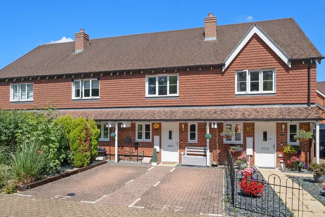 Burgess Road, Horley, RH6, photo 2