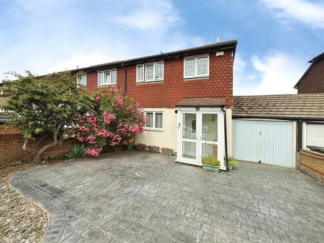 Epstein Road, London, SE28, photo 1