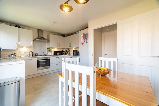 Kitchener Drive, Eaton Leys, MK17, photo 2