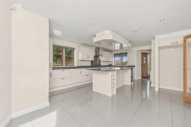 Photo 3 — Yew Tree Road, Shepley