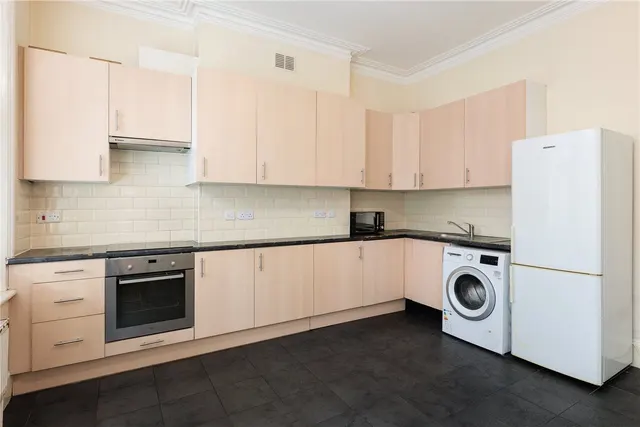 Putney High Street, London, SW15, photo 2